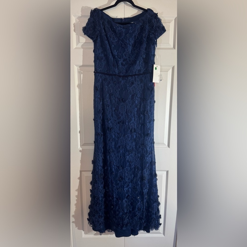 Refined Floral Applique Sheath Dress by Mac Duggal Style 67711 NWT - Picture 5 of 8